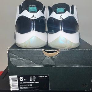 Jordan retro 11 emerald green